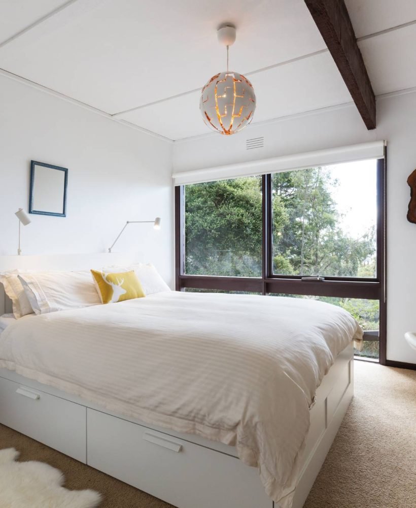 MODERN MINIMALIST GUEST BEDROOM