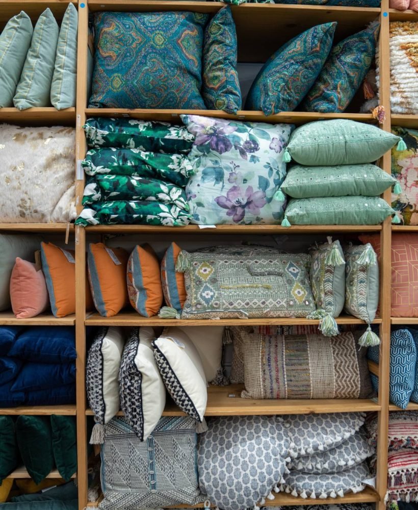 THROW PILLOWS AND CUSHIONS